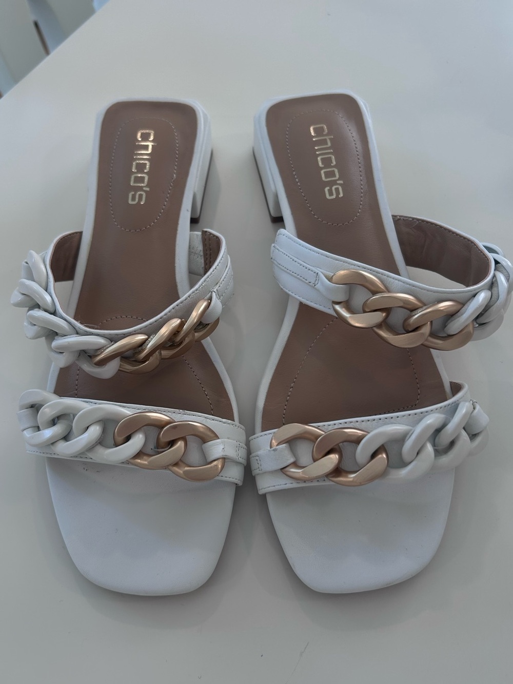 Chico’s White & Gold Sandal 8.5